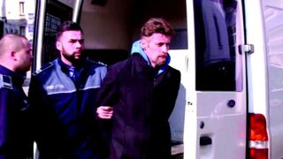 INFIORATOR! Ce a facut criminalul din Brasov, in urma cu putin timp: "Cu un cutit de plastic a sapat o gaura..." Este socant ce a putut sa faca