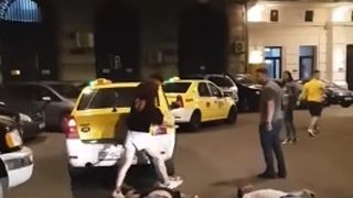 Ei sunt cei doi tineri snopiti in bataie in Centru Vechi din Bucuresti. Au fost lasati inconstienti pe asfalt, fara ca cineva sa intervina