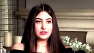 Halucinant! O adolescenta si-a facut mama de ras intr-o emisiune TV, pentru ca a fortat-o sa traiasca cu "doar" 1000 de dolari pe luna, ca o "taranca"