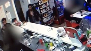 Caz revoltator in Italia! Un roman este batut cu bestialitate cu pumnii si lovit cu o sticla sparta de catre mafioti!