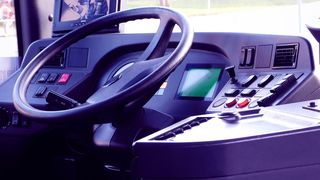 Vrei sa inchiriezi un microbuz ca sa mergi in concediu impreuna cu prietenii tai? Iata la ce sa fii atent