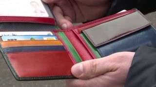 Batranel de 73 de ani din Bucuresti, prins la furat de portofele in RATB!