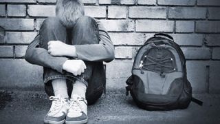 Copil de 12 ani agresat sexual in Bucuresti. Disperat si socat, copilul a sunat la Politie