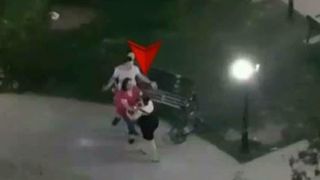 Imagini incredibile surprinse intr-un parc din Capitala! Doua mame s-au luat la bataie chiar sub ochii copiilor!