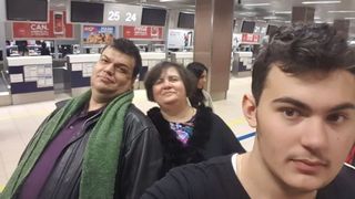 Un adolescent de 16 ani din Ploiesti a pierdut lupta cu cancerul! Mesajul tatalui sau i-a facut pe toti sa planga! Vlad era olimpic la fizica