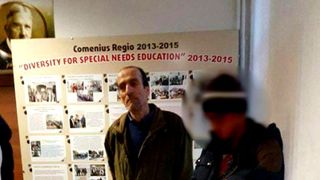 Un copil cu dizabilitati a devenit victima discriminarii chiar in propria scoala! Nu merita asa ceva!