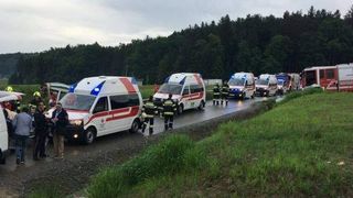 Tragedie pe o sosea din Austria! Un microbuz in care se aflau 8 romani s-a rasturnat. Mai multe echipaje de salvare si un elicopter au ajuns la fata locului