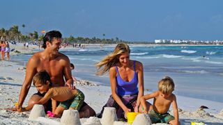 Incepe programul "Litoralul pentru toti"! Iata cat te costa o saptamana la mare in extrasezon!