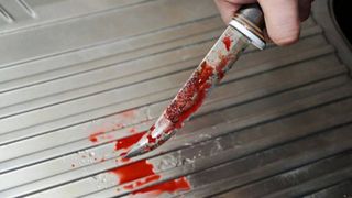 Un tanar de 23 de ani din Severin si-a ucis tatal cu 20 de lovituri de cutit