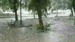 Grindina a facut prapad in Dolj! Bucati mari, cat oul de gaina, au cazut din cer!