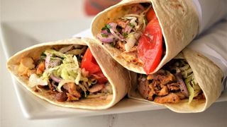 Alerta alimentara! Peste 50 de oameni au ajuns la spital dupa ce au mancat shaorma