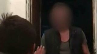 Imagini revoltatoare in Teleorman! Un tanar cu handicap, lovit fara mila! Agresorul a filmat totul, pentru a se lauda pe internet!