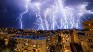 Vremea rea se intoarce! Cod galben de vijelii in mai multe zone din tara