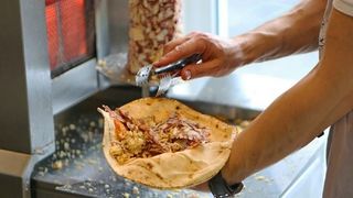 Alerta alimentara in Romania! Conditiile precare de igiena din fast-food-uri ne pun viata in pericol! Inspectorii au intetit controalele!