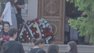 S-au varsat lacrimi amare la mormantul lui Hanibal Dumitrascu! Fiicele lui, ingenuncheate de durere