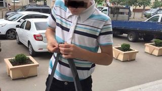 Statea cu ochii in telefon, cand a fost abordat de un baietel! "Avea ceva in voce ce m-a facut sa ridic ochii din pamant!" Povestea emotionanta a lui Cristi!