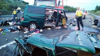 Cei noua romani morti in Ungaria au lasat in urma 35 de copii orfani. Una dintre pasagerele care si-a pierdut viata era insarcinata