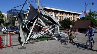 ASA arata o opera de arta din centrul Iasiului pe care Primaria a platit 16.000 de euro! "E o gramada de gunoi!"