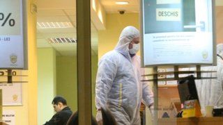 Alerta in Baia Mare! Doi indivizi mascati au jefuit o sucursala bancara. Au fugit cu o suma fabuloasa. Sunt filtre in tot orasul