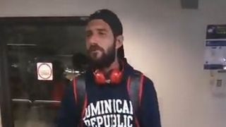 Primire de campion pentru Catalin Cazacu! Iata cum l-au asteptat prietenii pe aeroport! Printre ei s-a aflat si "fratele vultur", Giani Kirita!