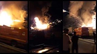 Devastator! Incendiu de proportii la o scoala din Capitala! Acoperisul a ars si s-a prabusit