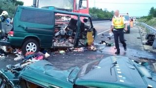 A aparut poezia dedicata copiilor celor 9 romani morti in accidentul rutier din Ungaria: "Intr-un colt de cimitir, se-aude un plans de copil!"