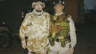 Povestea lui Dorin Petrut, romanul care si-a protejat cu propriul trup un coleg britanic in razboi, in Irak