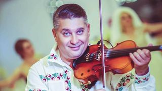 Un celebru rapsod popular este pe patul de moarte, la doar 45 de ani! Prietenii violonistului Mitel Dragulin sunt disperati: &bdquo;Se zbate sa ramana in viata!&rdquo;