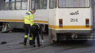 Doua tramvaie s-au ciocnit pe Soseaua Viilor din Capitala, dupa ce unul dintre vatmani nu ar fi pastrat distanta regulamentara. Patru persoane au fost ranite