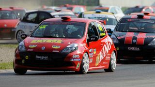 Te gandesti sa devi pilot de curse? Uite unde poti invata asta in Romania!