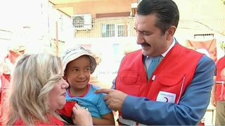 Oficialii turci din Romania au bucurat mai multi copii si batrani nevoiasi cu ocazia Ramadanului. Le-au oferit o masa calda micutilor, dar si pachete cu alimente celor mai in varsta!