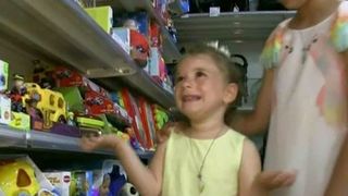 Magazinele de jucarii au dat lovitura de 1 iunie! Cei mici i-au facut pe parinti sa bage mana adanc in buzunar!