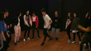 O trupa de dansatori din Romania risca sa-si piarda locul castigat intr-o competitie internationala din cauza biletelor de avion!