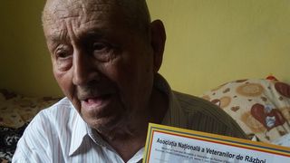 Cel mai batran om din Romania a sarbatorit ca un copil de 1 iunie! 'Nea Zamfirescu are o poveste de viata desprinsa parca dintr-un film!