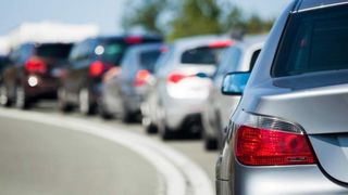 A inceput calvarul pe Valea Prahovei! Masinile nu depasesc 10 kilometri pe ora intre Predeal si Azuga!