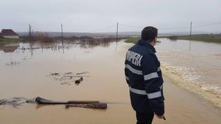 Pericol de inundatii! Hidrologii avertizeaza ca pot fi depasite cotele de atentie in mai multe judete!