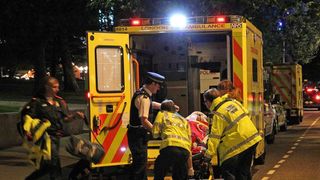 Crima odioasa la Londra! Un roman si-a injunghiat in gat iubita gravida! Doi copii au ramas fara mama! Detalii socante!