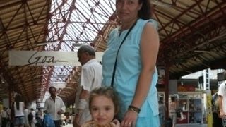 Amanda Ciobanu si mama ei, in vara lui 2007