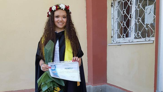 Amanda, fetita careia i-a cazut un acoperis in cap, a terminat liceul! Ce decizie a luat?