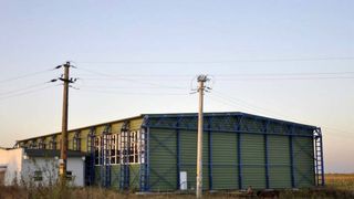 Doar in Oltenia era posibil asa ceva! Sala de sport in camp, la doi kilometri de scoala!