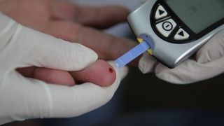 Peste 3.500 de micuti din Romania sufera de diabet zaharat de tip 1. Cum s-a ajuns in aceasta situatie CRITICA?