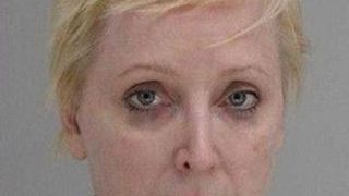 Aceasta femeie si-a ucis sotul cu bestialitate din cauza pisicii! Ce ii facea barbatul felinei