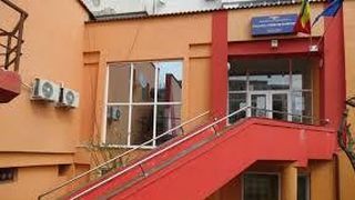 Palatul Copiilor din Fetesti este o adevarata RUINA! Sute de copii isi desfasoara activitatea AICI