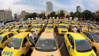 Protest al taximetristilor! Soferii de taxi au iesit in strada si cer modificarea legii taximetriei