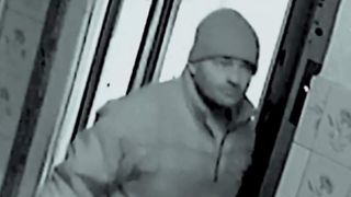 Ce decizie radicala a luat sotia politistului pedofil! Pe cine a adus femeia, ieri, la procesul de divort de la Judecatoria Cornetu