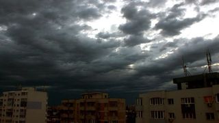 ALERTA meteo! Meteorologii avertizeaza: cod galben de furtuni. Vezi zonele vizate