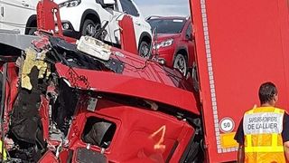 Accident cumplit in Franta! Au fost implicate cinci camioane. Un roman si un ceh au murit pe loc