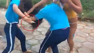 O adolescenta de 14 ani si-a injunghiat o prietena in urma unei altercatii, dupa ce mama sa i-a strigat sa bage cutitul in ea!