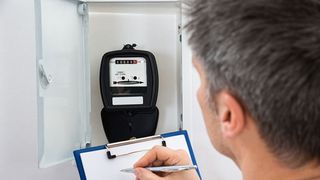 Romanii, obligati sa constituie garantii pentru plata facturilor. Ce se intampla in cazul in care vei intarzia cu plata