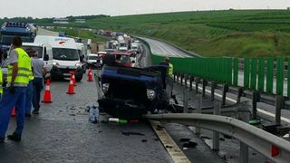 Accident pe Autostrada Sibiu - Orastie: Un mort si cinci raniti dupa ce doua autoutilitare s-au ciocnit